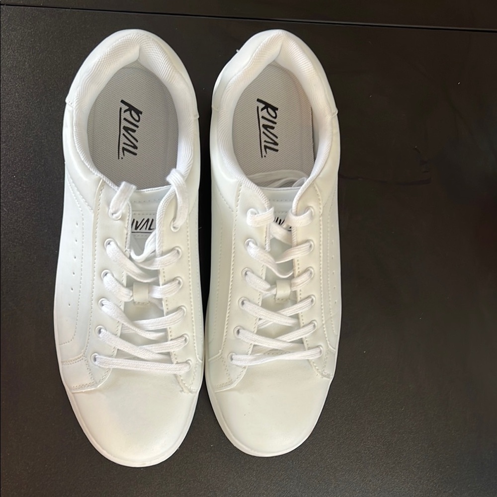 Mens White Minimalist Low-Top Sneakers